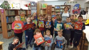Pasowanie na czytelnika uczniów klas pierwszych