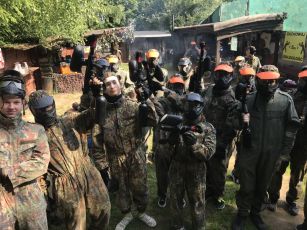 Zabawa paintballowa w Redostowie - klasa 8 b